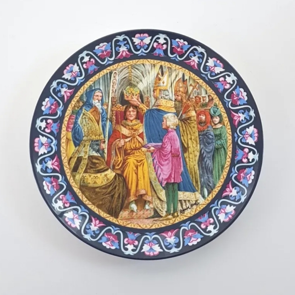 Wedgwood King Arthur Crowned King Bone China Collector Plate